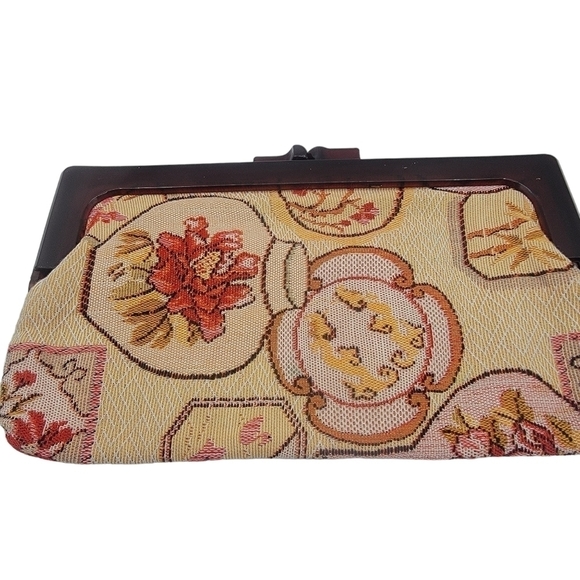 Tapestry style clutch w tortoise/lucite handle - Picture 2 of 7